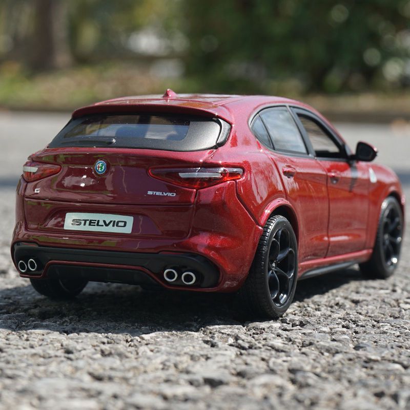 Bburago 1:24 Alfa Romeo Stelvi - Model Kit Alfa Romeo incelemesi ve fiyatı