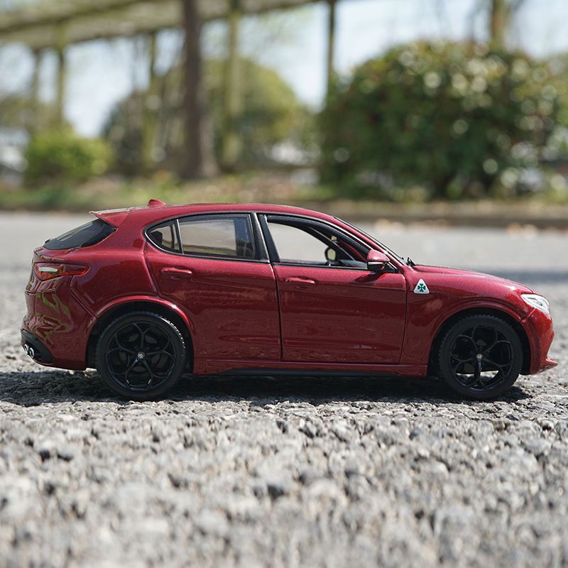 Bburago 1:24 Alfa Romeo Stelvi - Model Kit Alfa Romeo incelemesi ve fiyatı